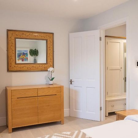 Spacious 1Br Victorian Cheltenham Flat In Cotswolds Sleeps 4 - Free Parking Kültér fotó