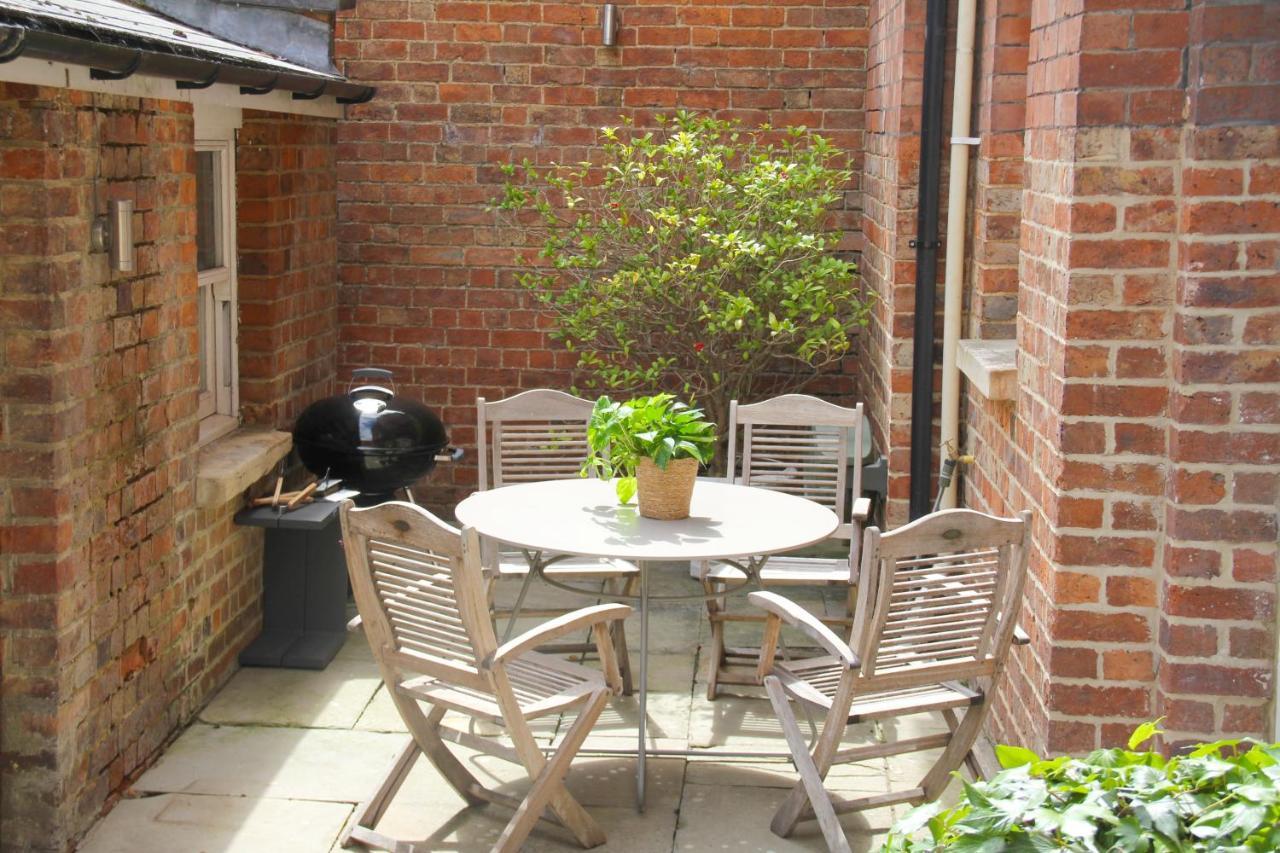 Spacious 1Br Victorian Cheltenham Flat In Cotswolds Sleeps 4 - Free Parking Kültér fotó